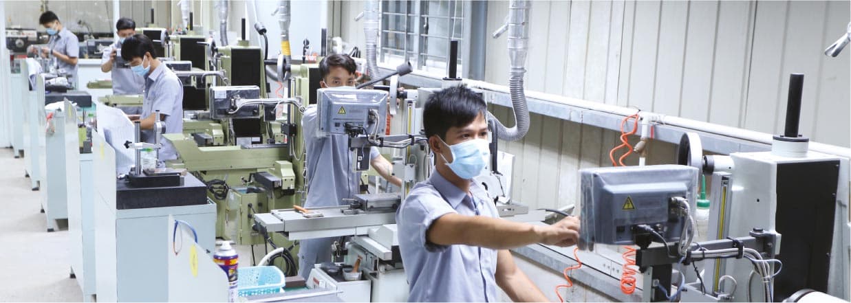 CAMV machinists at work on the shop floor